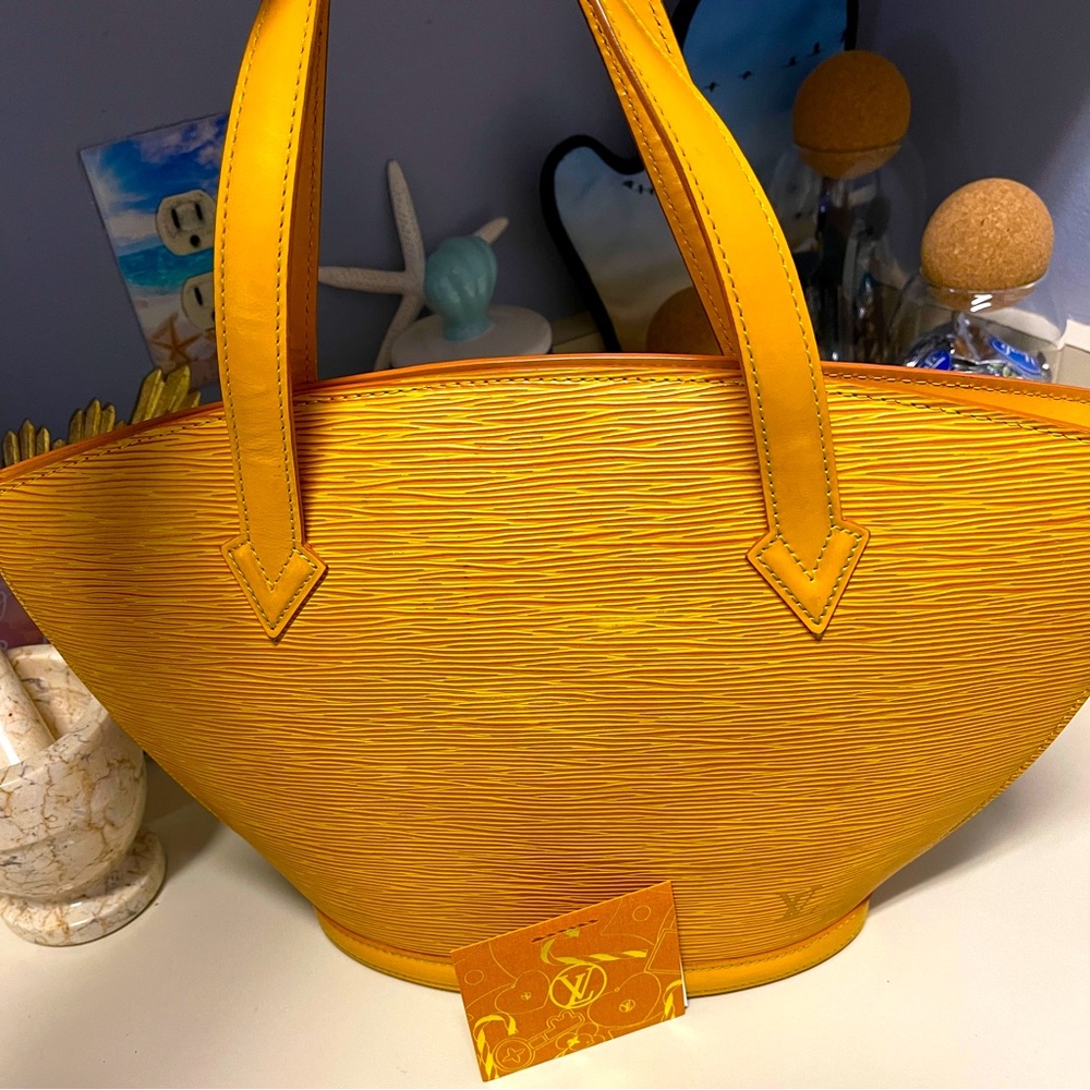 Louis Vuitton COA EUC Epi Saint Jacques & Dust Bag